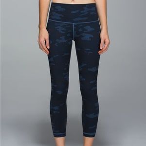 Lululemon wunder under 7/8 legging in blue camo